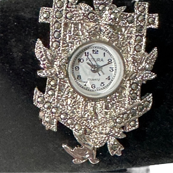 Vintage Jada Industries Silver-Tone Cuckoo Clock Pendant Brooch Japan Movement - Picture 4 of 10